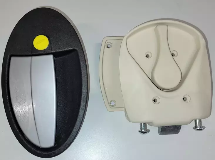 Ulko-oven lukko oikea, Fendt K400, K500 2007-2011, FF2, ilman lukkopesää - ALUSTA, KORI, OHJAAMO, LISÄPEILIT - 2990 - 1