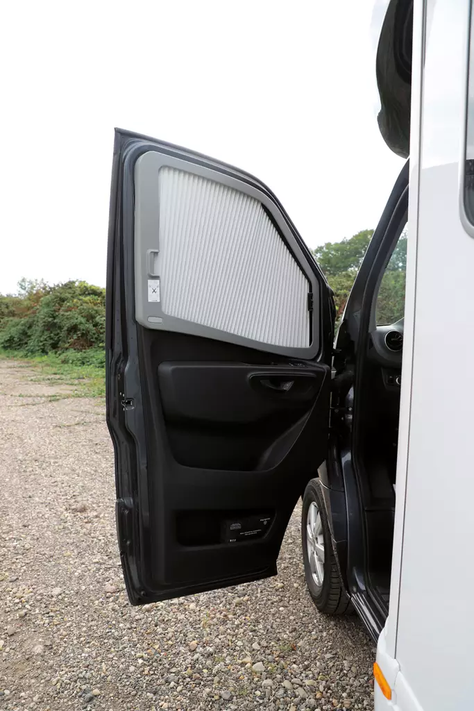 Remis sivuikkunan pimennysverho REMIfront 4, Sprinter 2019>, vasen + nousukahva - Ikkunat ja osat - 23690 - 1