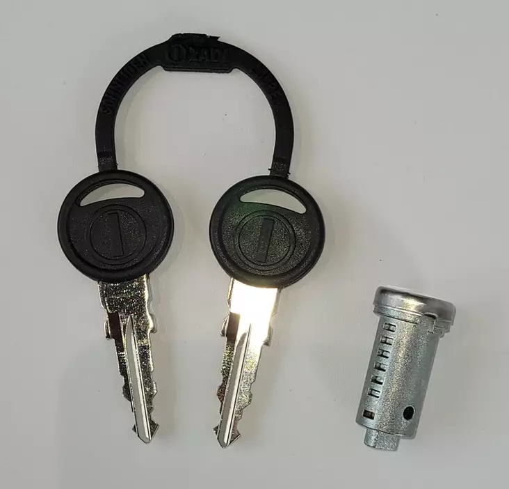 Lukkopesä+avainsarja Zadi 9010, 1 pesä, 2 avainta - Ovien ja luukkujen osat - 23742 - 1