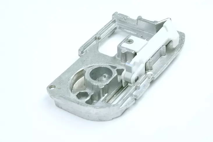 Thule päätylevy vasen+lukitsin 5500/5575 55543200, 5500/5575 - Markiisien varaosat Thule - 1128 - 1